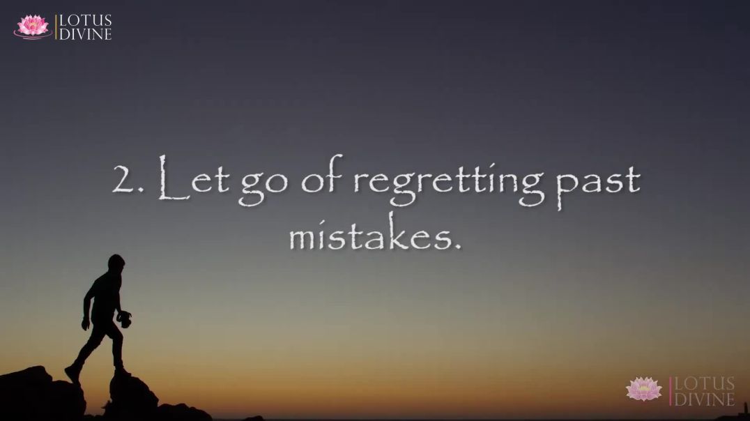 ⁣10 Things To Let Go of to Be Happy