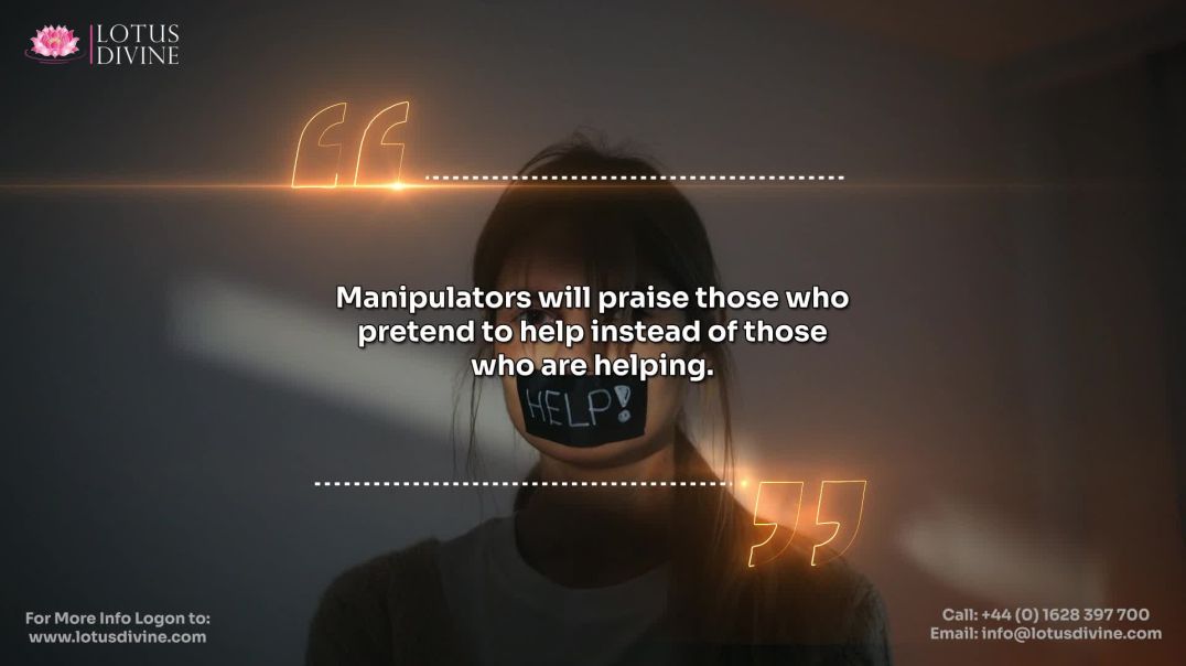 ⁣Manipulators will praise those who pretend to help instead of those who are helping.